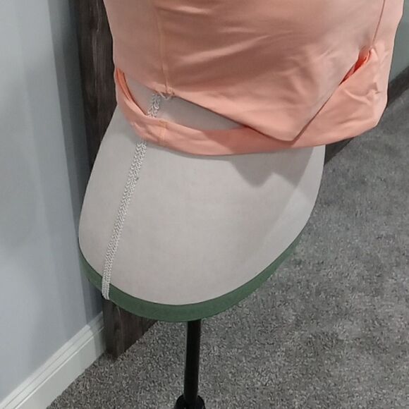 Athleta Conscious Cut Out Crop peach / orange workout top size XS NWT - Picture 5 of 6